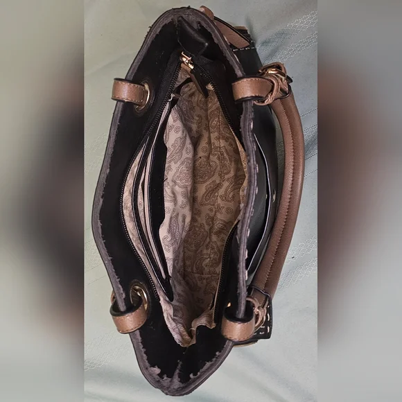 Simply Noelle Black Shoulder Bag - Picture 4 of 11